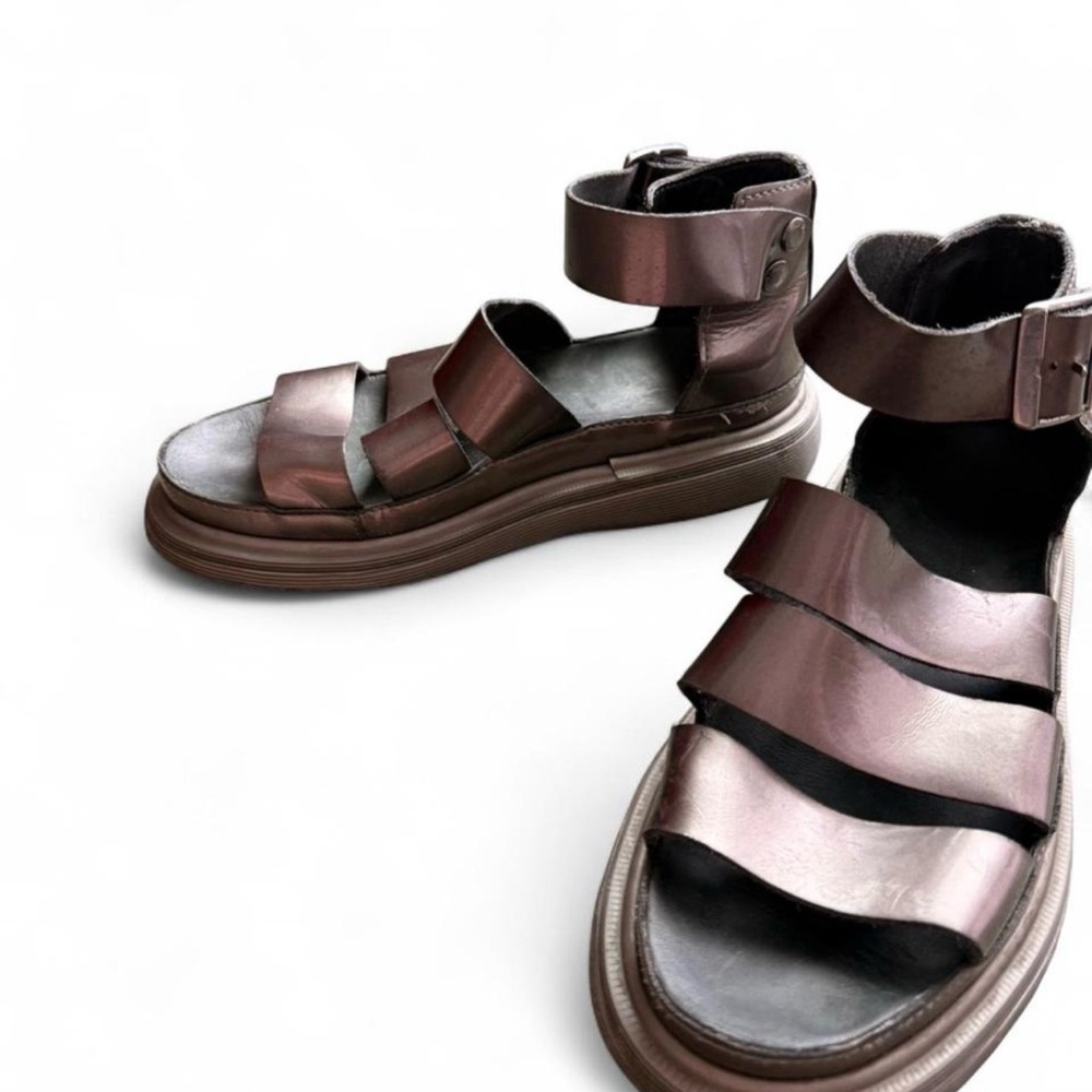 Dr. Martens Clarissa Quad Pewter Spectra Patent Leather Metallic Sandals Size 9
